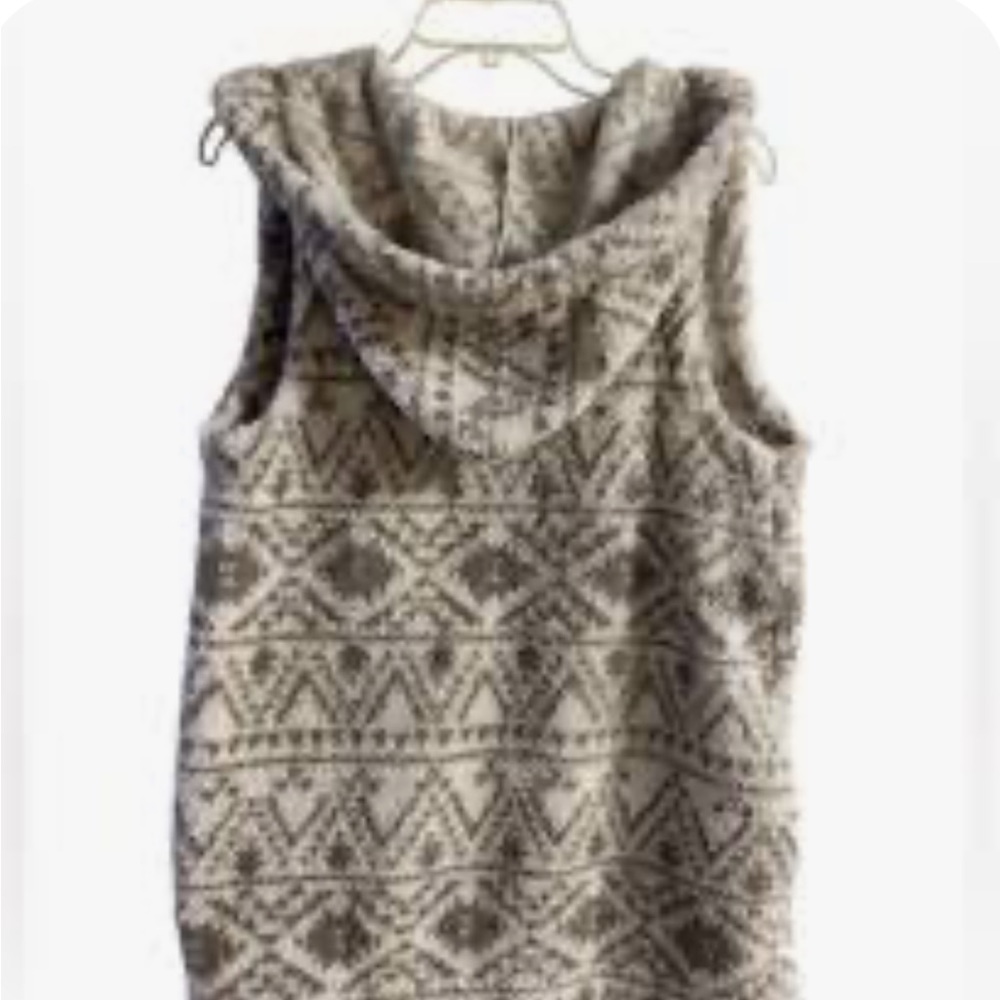 UGG Koolaburra Hooded Vest in Gray and Cream Pattern - Picture 4 of 5